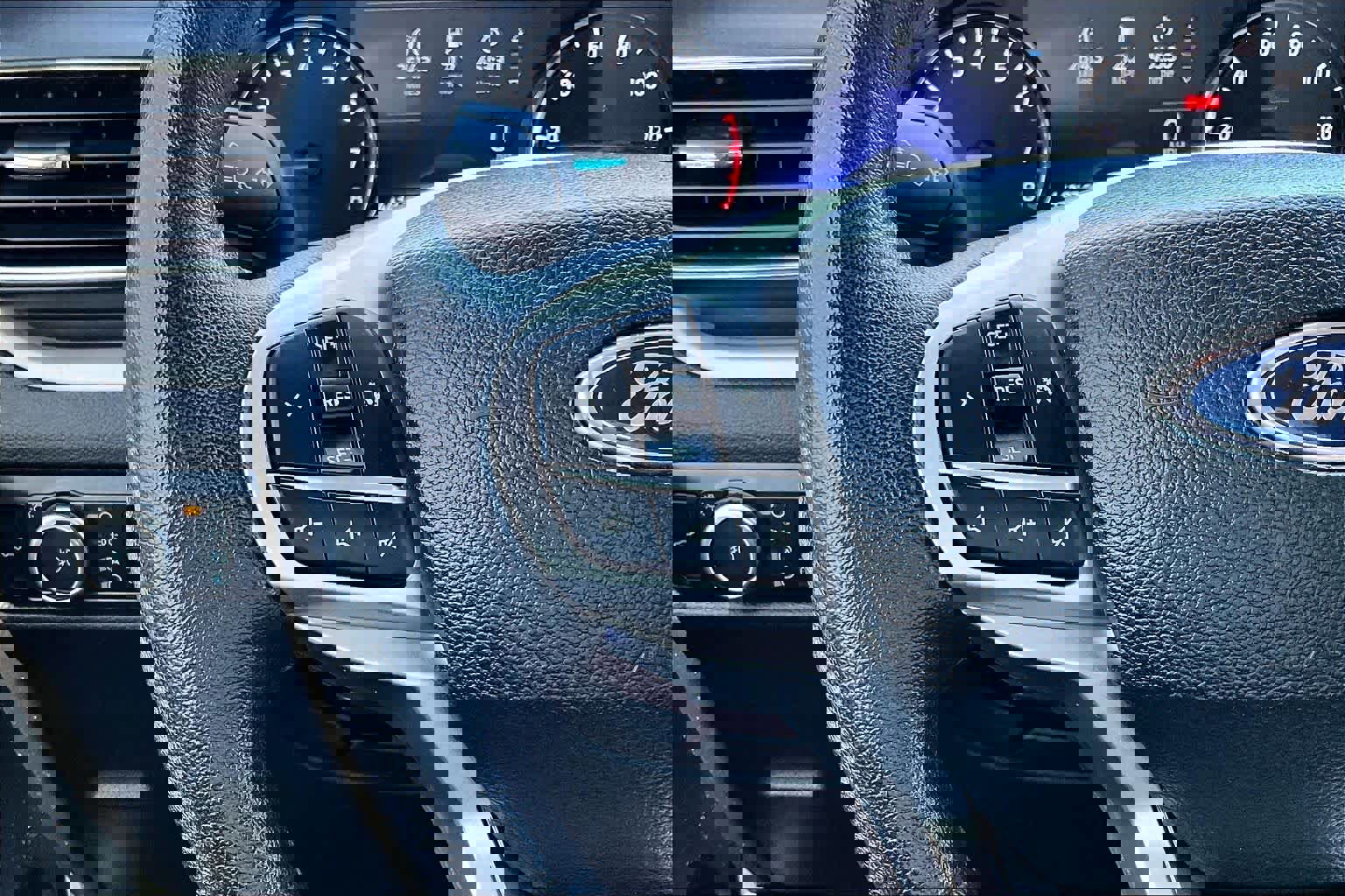 Certified 2023 Ford Explorer XLT w/ Equipment Group 202A AWD/4WD image 25