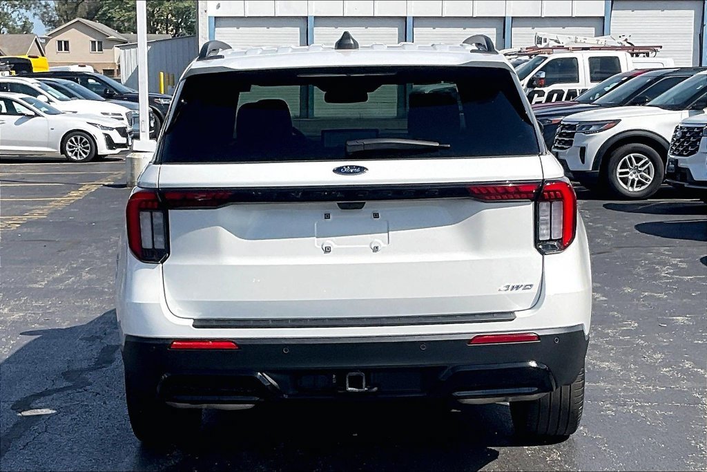 Certified 2025 Ford Explorer ST-Line w/ Premium Package AWD/4WD image 3