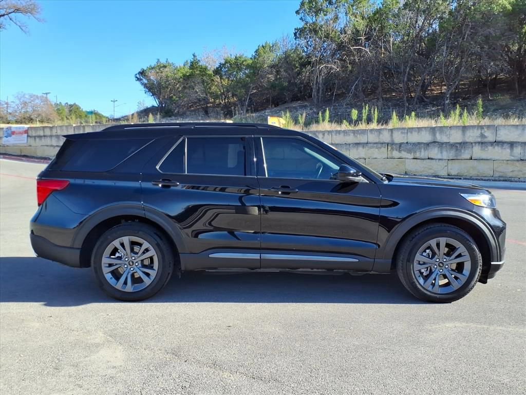 Certified 2024 Ford Explorer XLT w/ Equipment Group 202A image 4