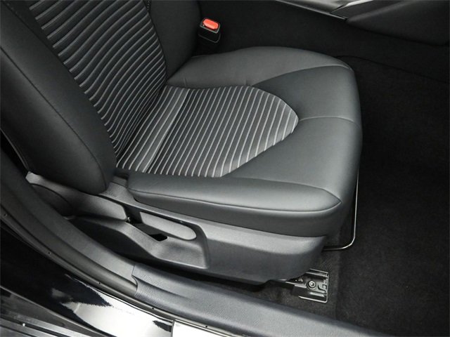 Used 2024 Toyota Camry SE image 32