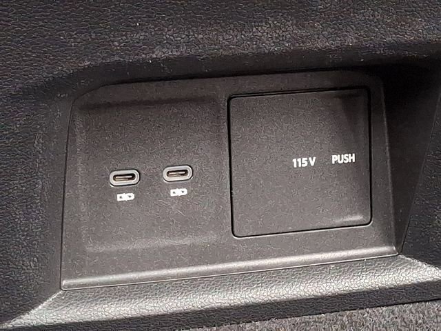 Used 2022 Volkswagen Atlas Cross Sport SEL R-Line AWD/4WD image 11