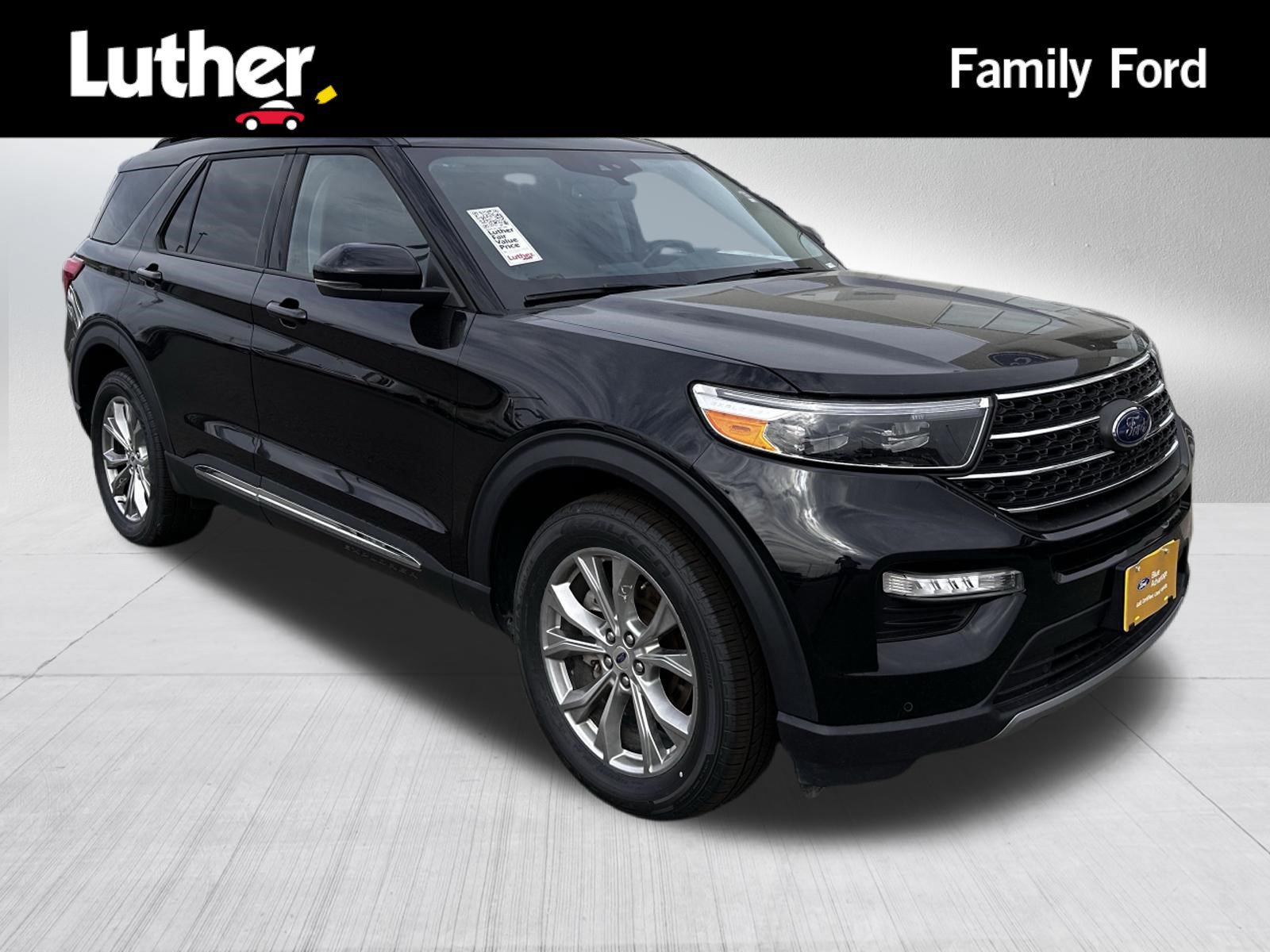 Certified 2024 Ford Explorer XLT w/ Equipment Group 202A AWD/4WD image 1