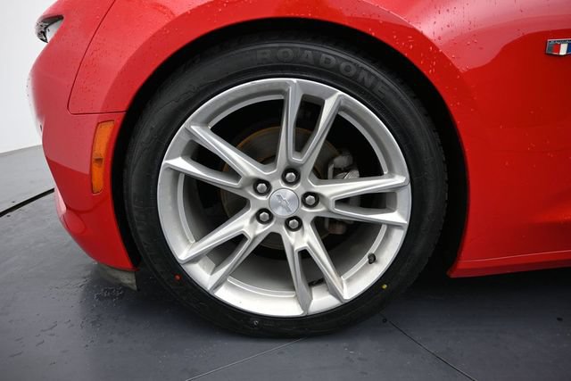 Used 2020 Chevrolet Camaro LT w/ RS Package RWD image 9