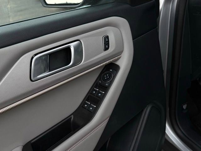 Certified 2025 Ford Explorer Active w/ Active Comfort Package AWD/4WD image 13