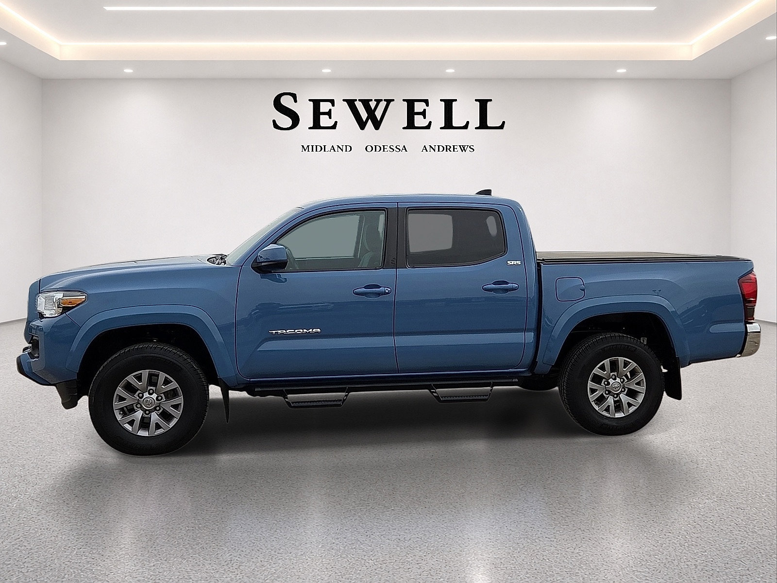 Used 2019 Toyota Tacoma SR5 AWD/4WD image 2
