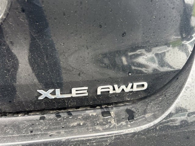 Used 2020 Toyota Highlander XLE AWD/4WD image 19