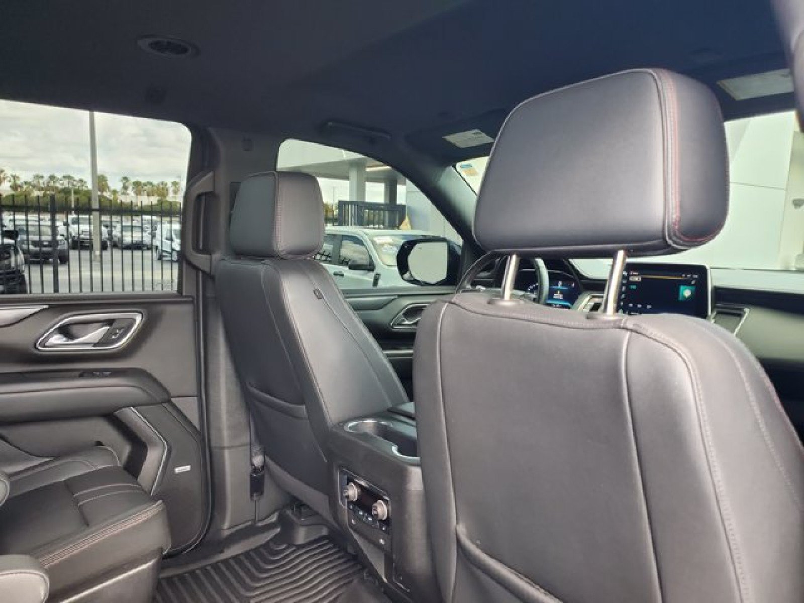 Used 2024 Chevrolet Suburban RST w/ Luxury Package AWD/4WD image 31
