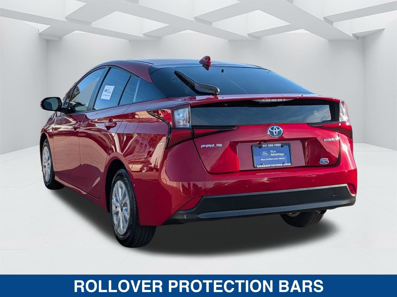 Used 2022 Toyota Prius LE image 2