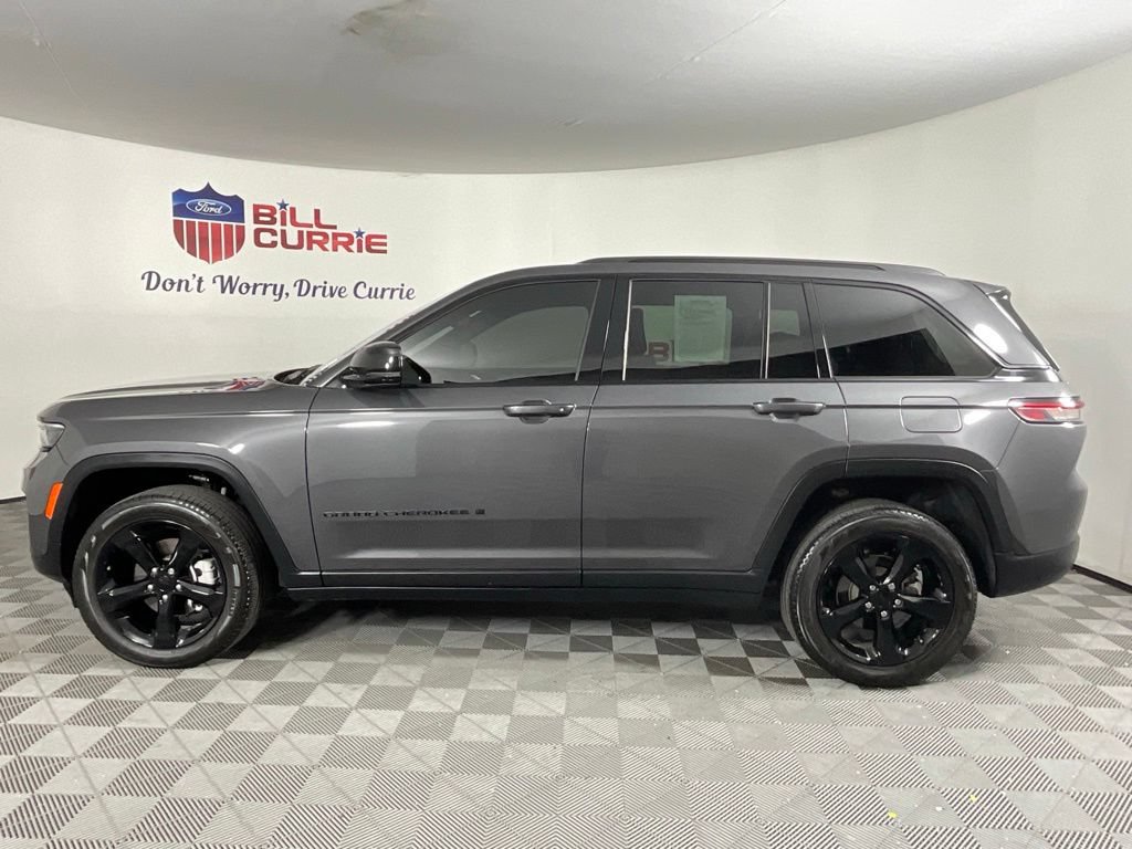 Used 2024 Jeep Grand Cherokee Limited w/ Black Appearance Package AWD/4WD image 6