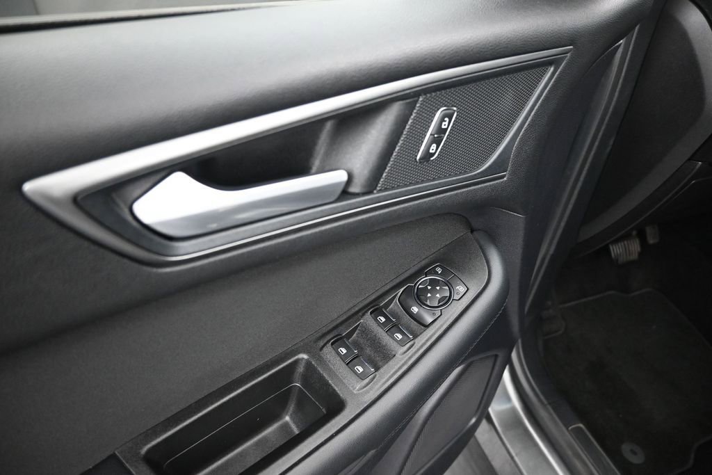 Certified 2019 Ford Edge SE FWD image 15