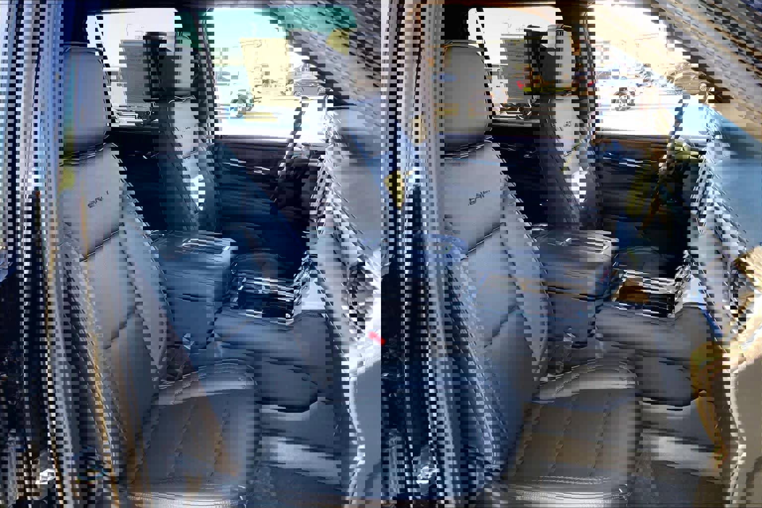 Used 2022 GMC Yukon XL Denali w/ Denali Premium Package image 8