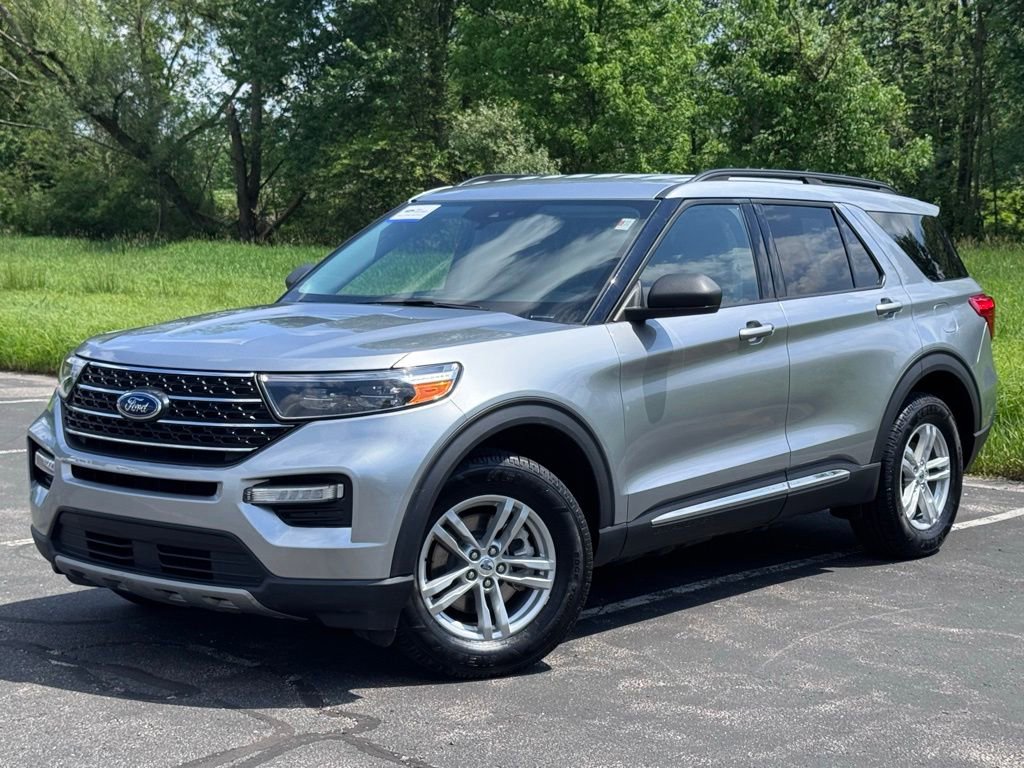 Certified 2022 Ford Explorer XLT w/ Equipment Group 202A AWD/4WD image 2