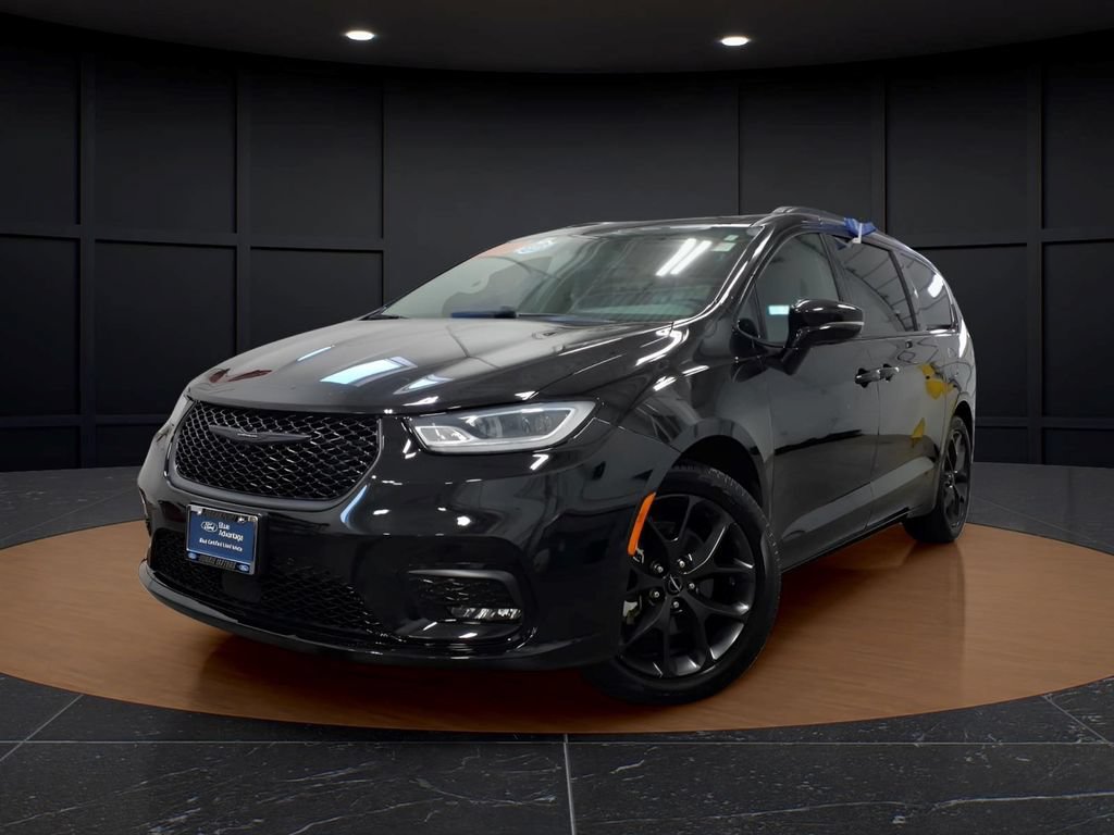 Used 2025 Chrysler Pacifica Limited FWD image 3