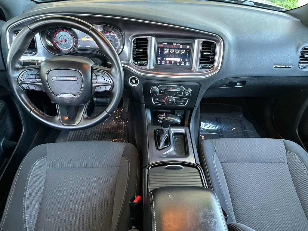 Used 2018 Dodge Charger SXT w/ Blacktop Package RWD image 12