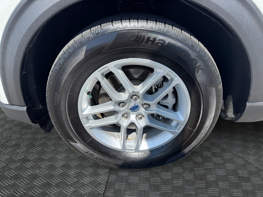 Certified 2025 Ford Explorer Active w/ Active Comfort Package RWD image 14
