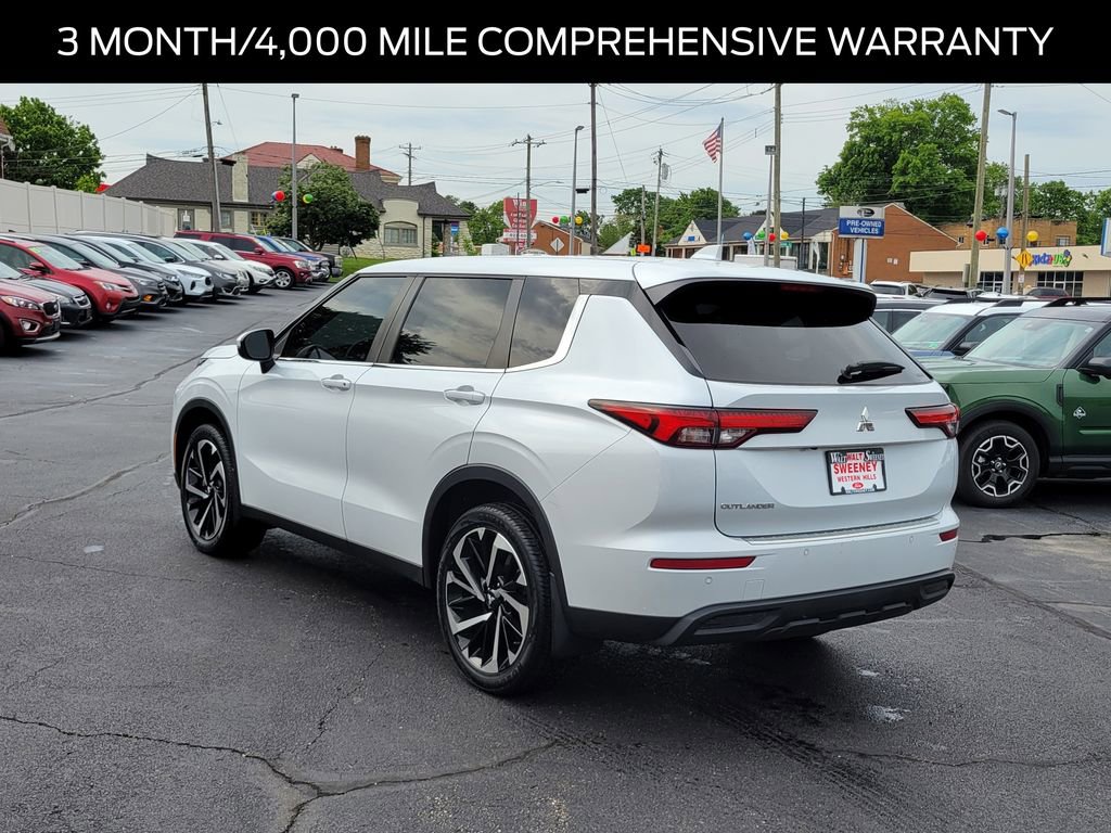 Used 2022 Mitsubishi Outlander ES AWD/4WD image 3