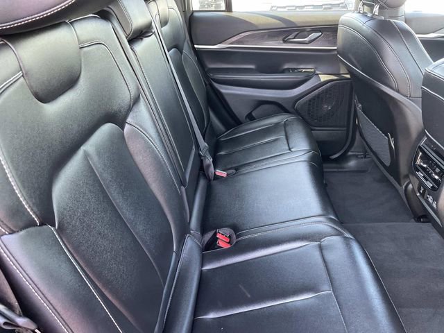 Used 2024 Jeep Grand Cherokee Limited AWD/4WD image 36