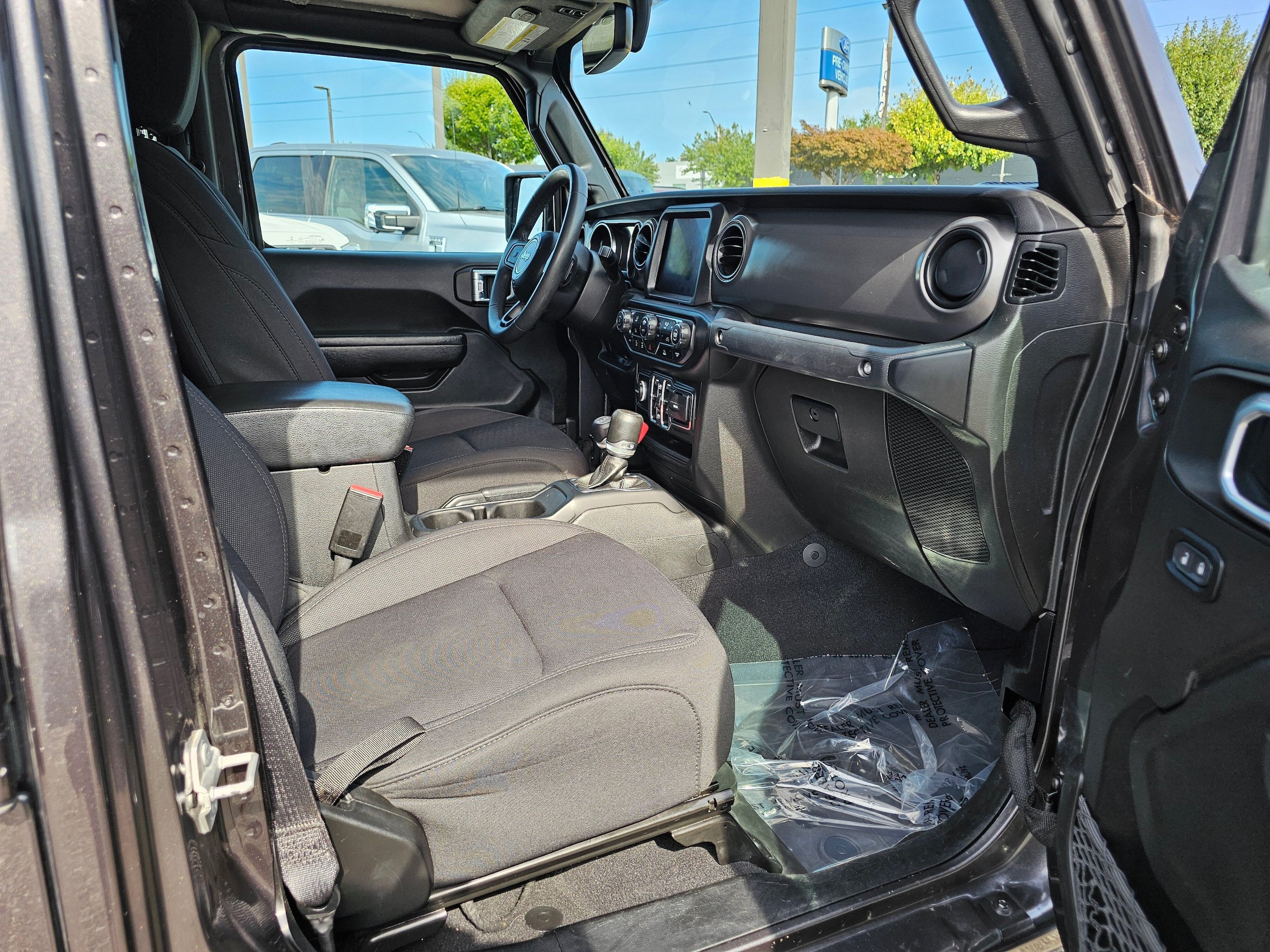 Used 2023 Jeep Gladiator Sport AWD/4WD image 12