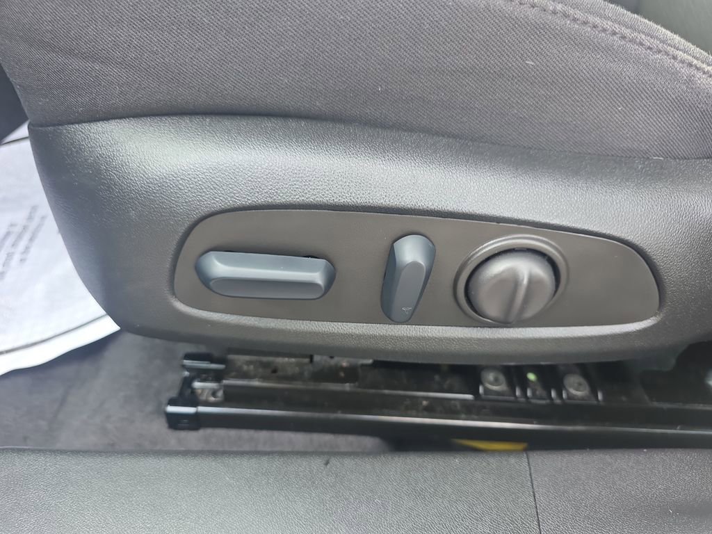 Used 2023 Chevrolet Malibu LT FWD image 16