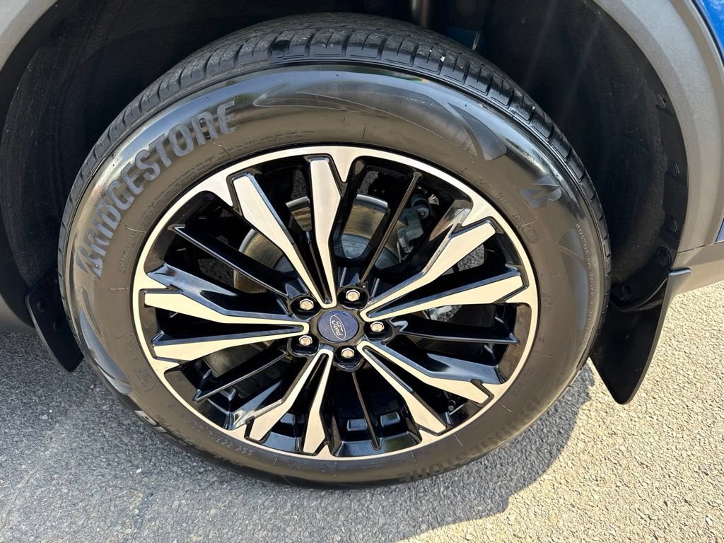 Certified 2022 Ford Escape SEL w/ SEL Stealth AWD Package image 9