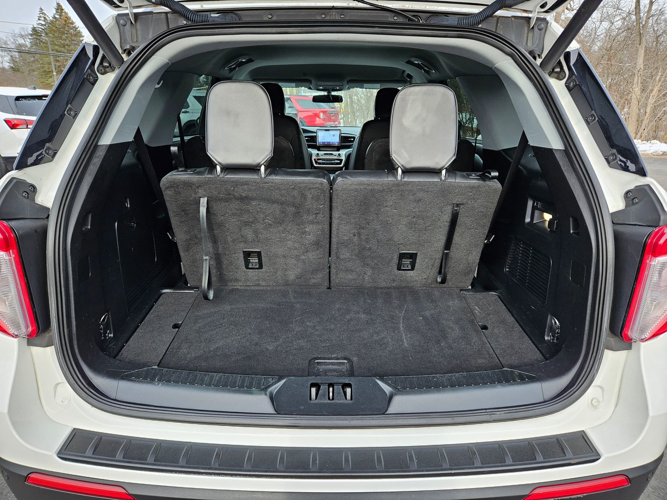 Certified 2022 Ford Explorer XLT w/ Equipment Group 202A image 21