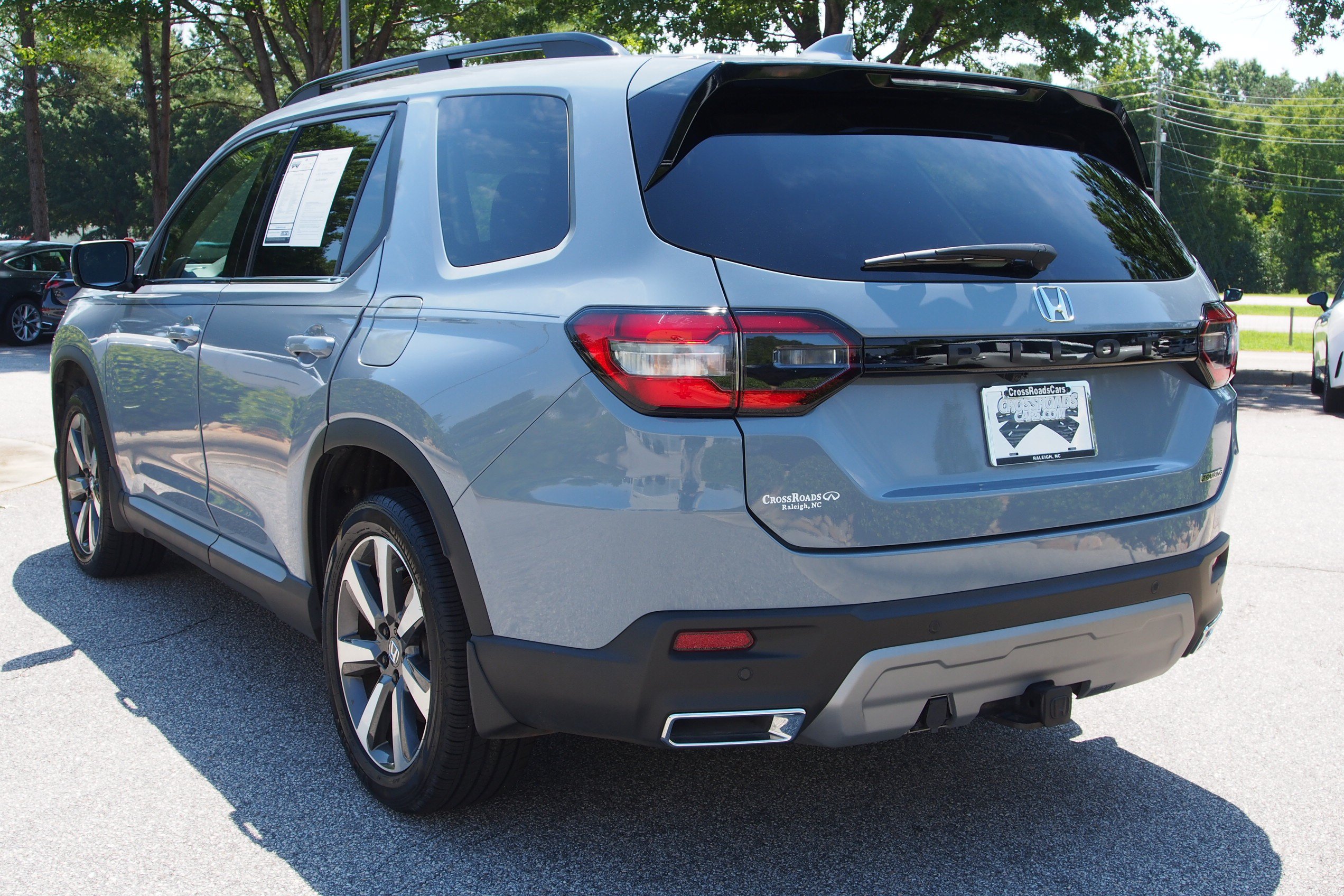 Used 2025 Honda Pilot Touring image 6