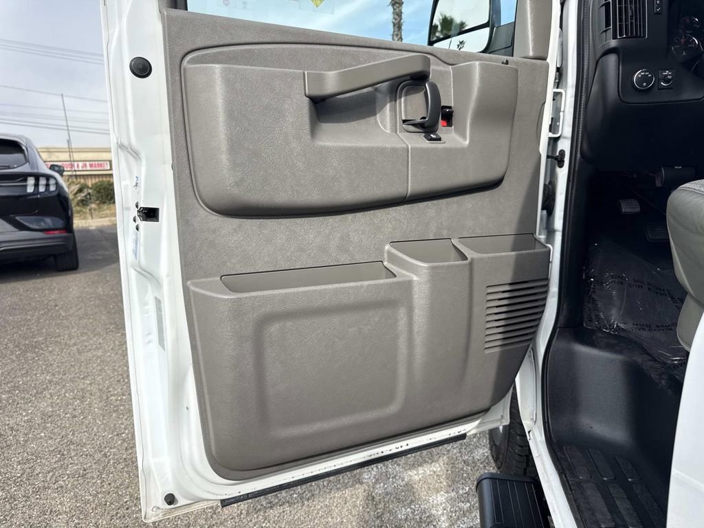 Used 2019 Chevrolet Express 2500 LT w/ LT Preferred Equipment Group image 14