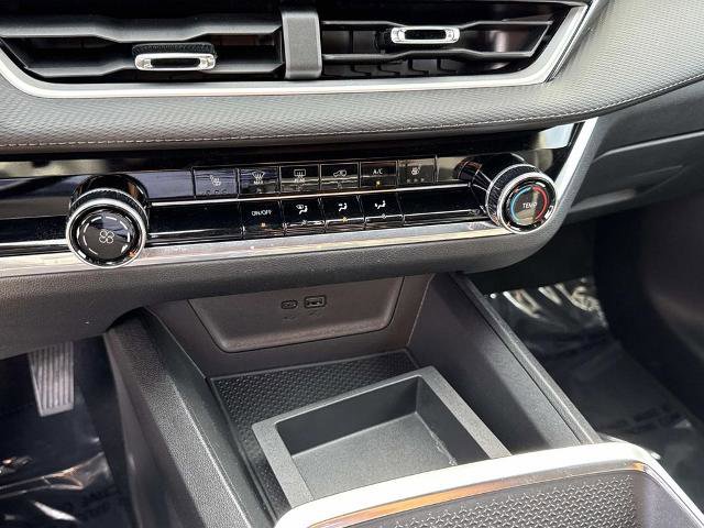 Used 2025 Chevrolet Equinox LT FWD image 24