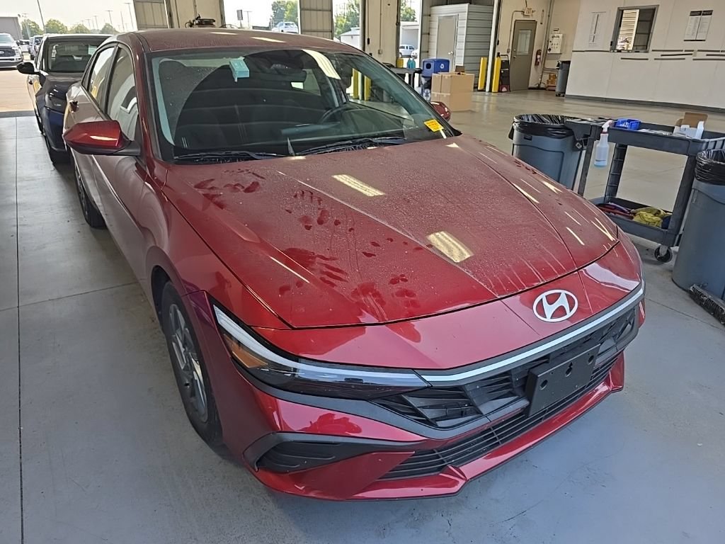 Used 2024 Hyundai Elantra SEL FWD image 1