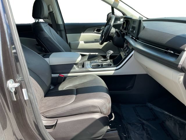 Used 2024 Kia Carnival LX FWD image 17