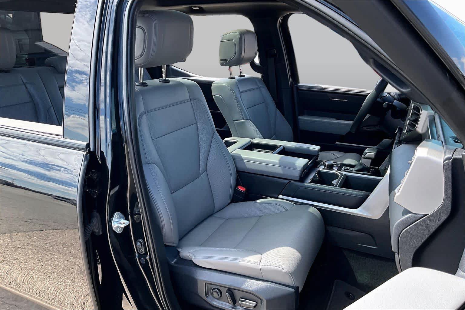 Used 2025 Toyota Tundra Limited AWD/4WD image 9