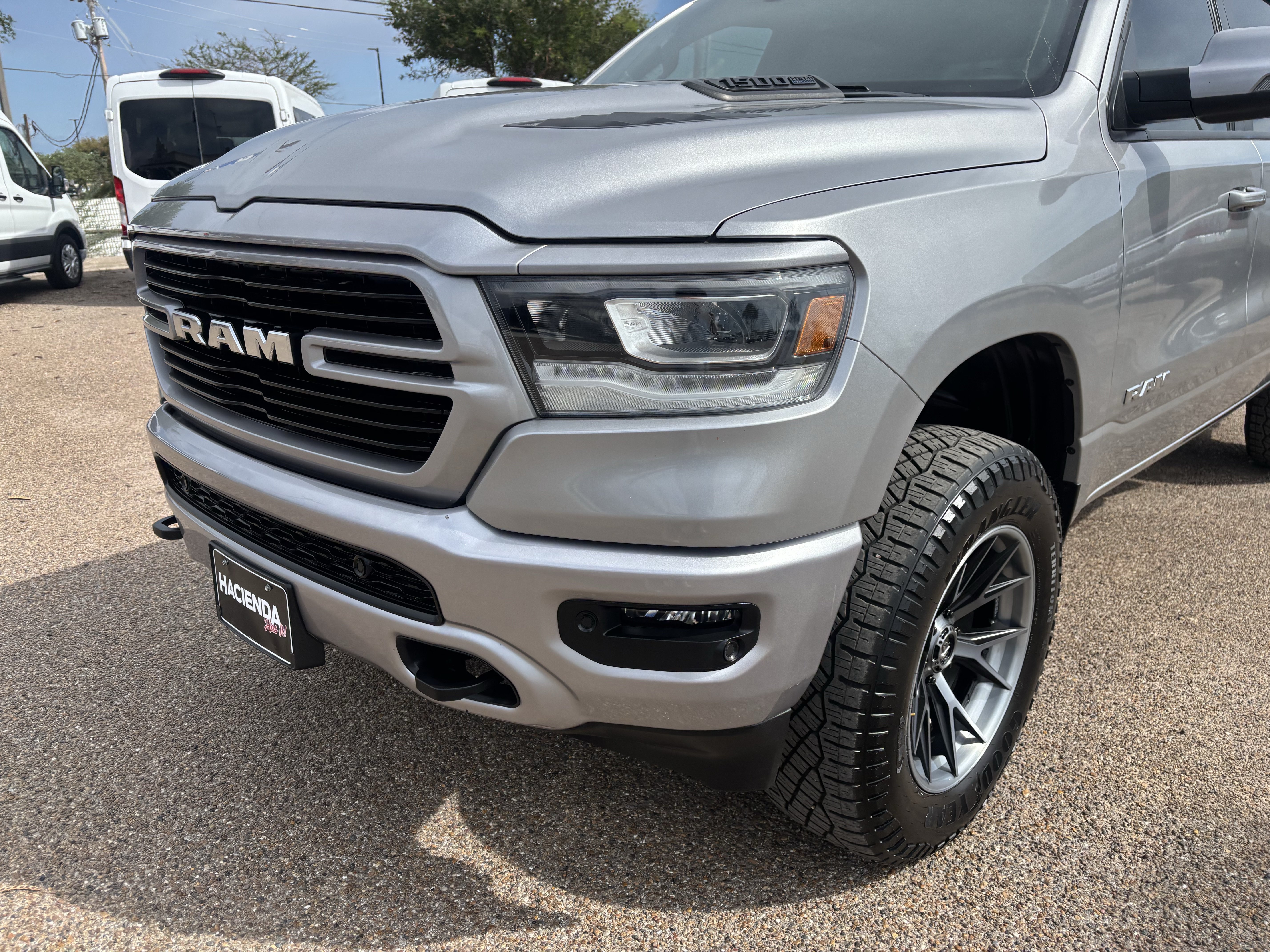 Used 2023 RAM 1500 Laramie AWD/4WD image 7