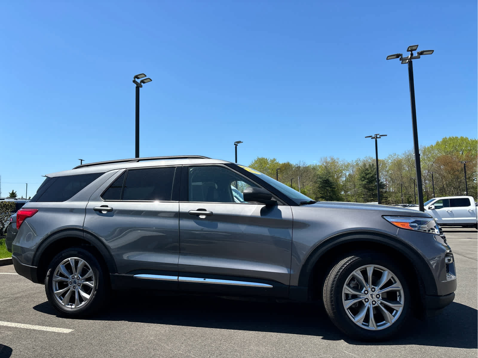 Certified 2023 Ford Explorer XLT w/ Equipment Group 202A AWD/4WD image 4