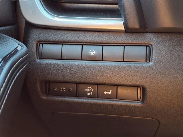 Used 2025 Nissan Rogue SV AWD/4WD image 11