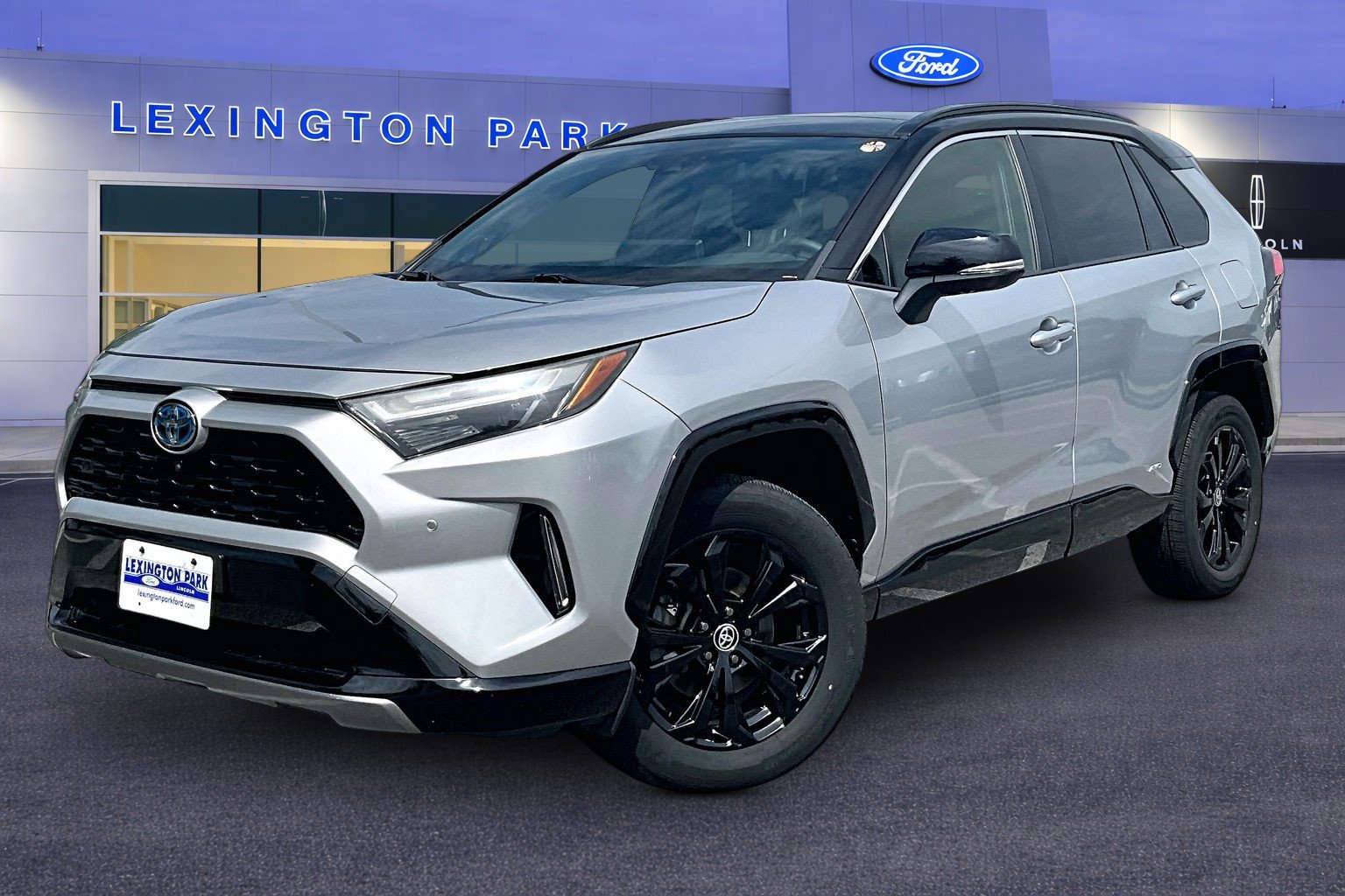 Used 2023 Toyota RAV4 XSE AWD/4WD image 3