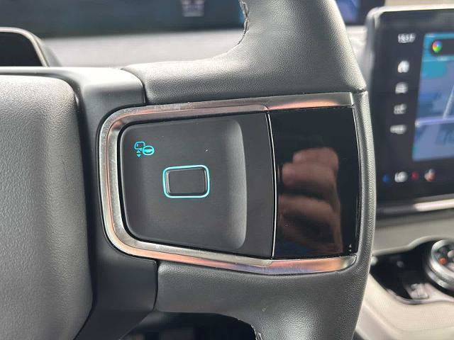 Certified 2025 Ford Expedition Active AWD/4WD image 19