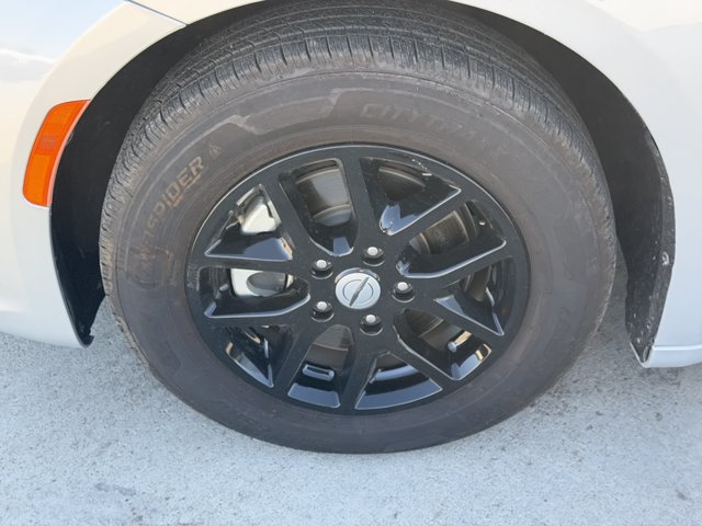 Used 2024 Chrysler Pacifica Touring-L FWD image 8