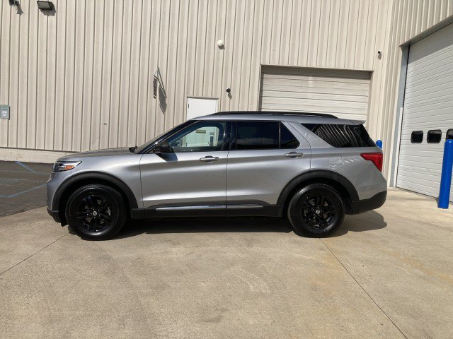 Certified 2020 Ford Explorer XLT w/ Equipment Group 202A AWD/4WD image 3
