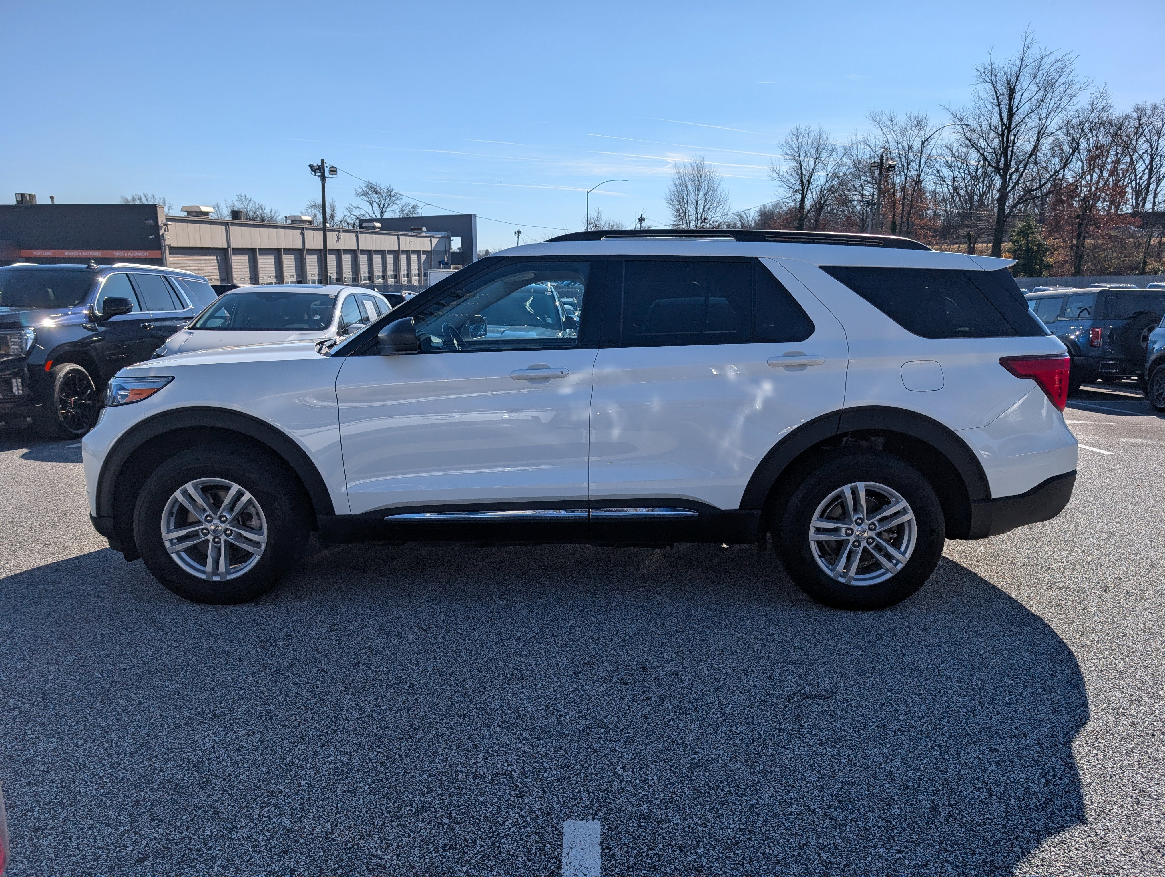 Certified 2022 Ford Explorer XLT w/ Equipment Group 202A image 3