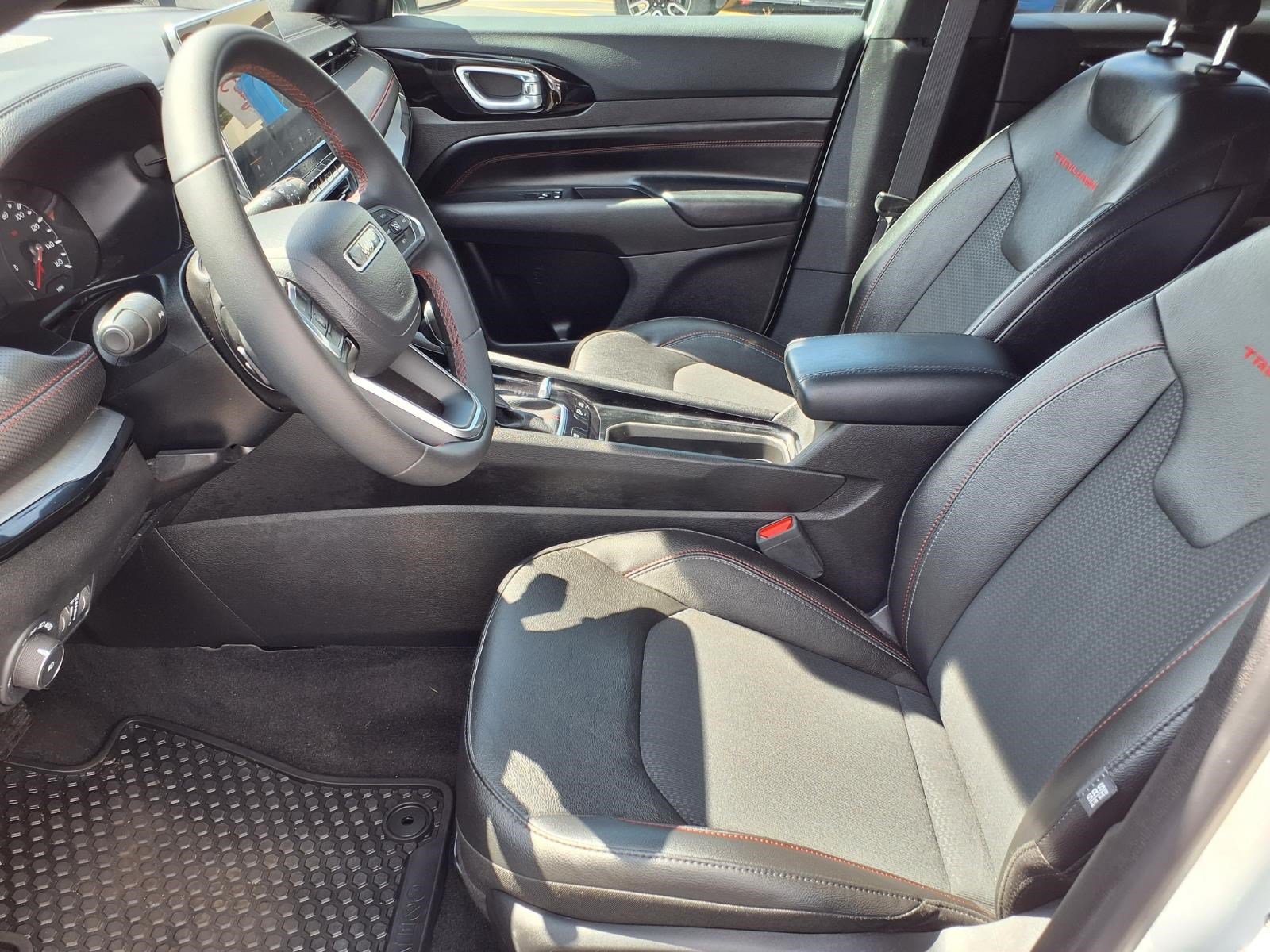 Used 2025 Jeep Compass Trailhawk AWD/4WD image 14