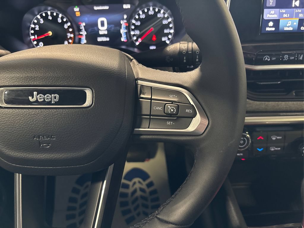Used 2025 Jeep Compass Latitude AWD/4WD image 34