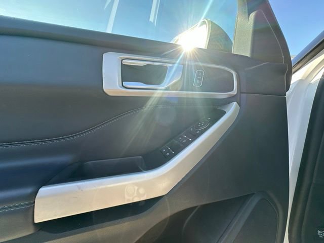 Certified 2023 Ford Explorer XLT w/ Equipment Group 202A RWD image 17