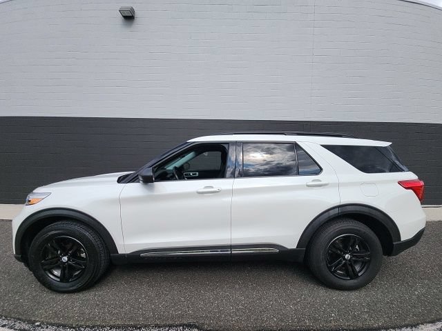 Certified 2022 Ford Explorer XLT w/ Equipment Group 202A AWD/4WD image 3