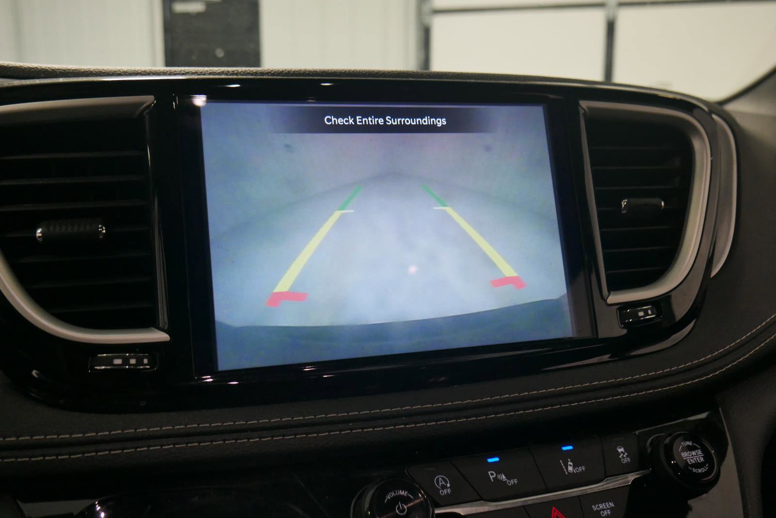 Used 2023 Chrysler Pacifica Touring-L w/ S Appearance Package image 23