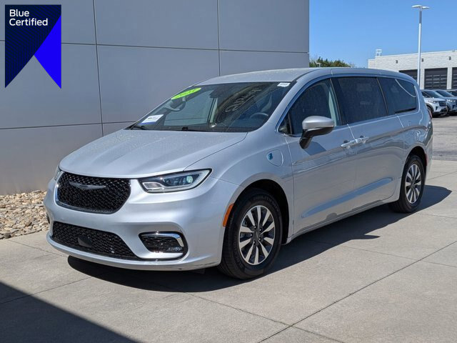 Used 2023 Chrysler Pacifica Touring-L image 1