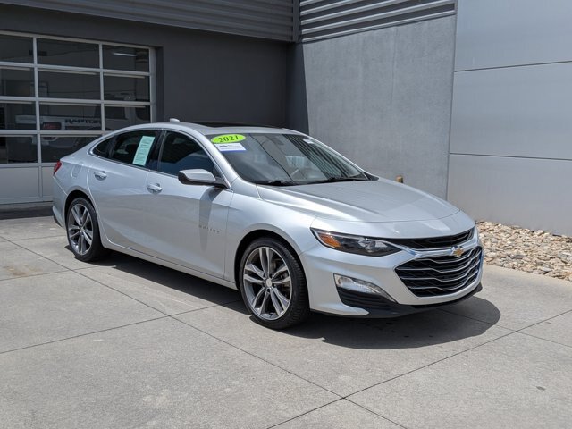 Used 2021 Chevrolet Malibu LT FWD image 2