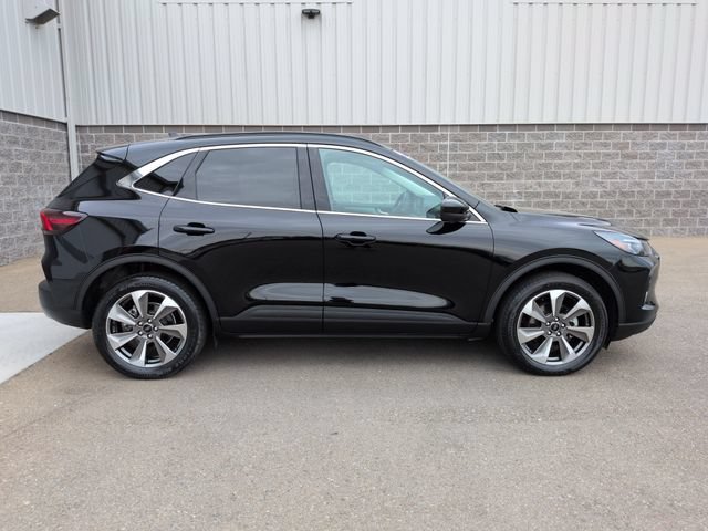 Certified 2023 Ford Escape Platinum AWD/4WD image 2