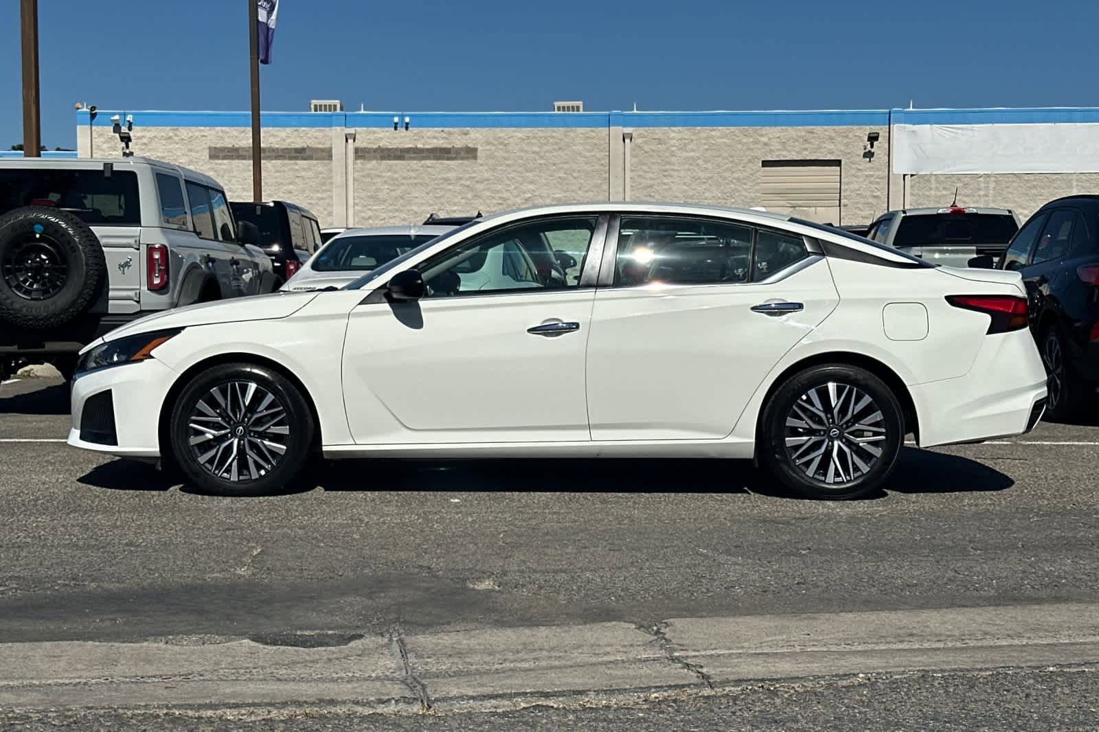 Used 2025 Nissan Altima 2.5 SV FWD image 5
