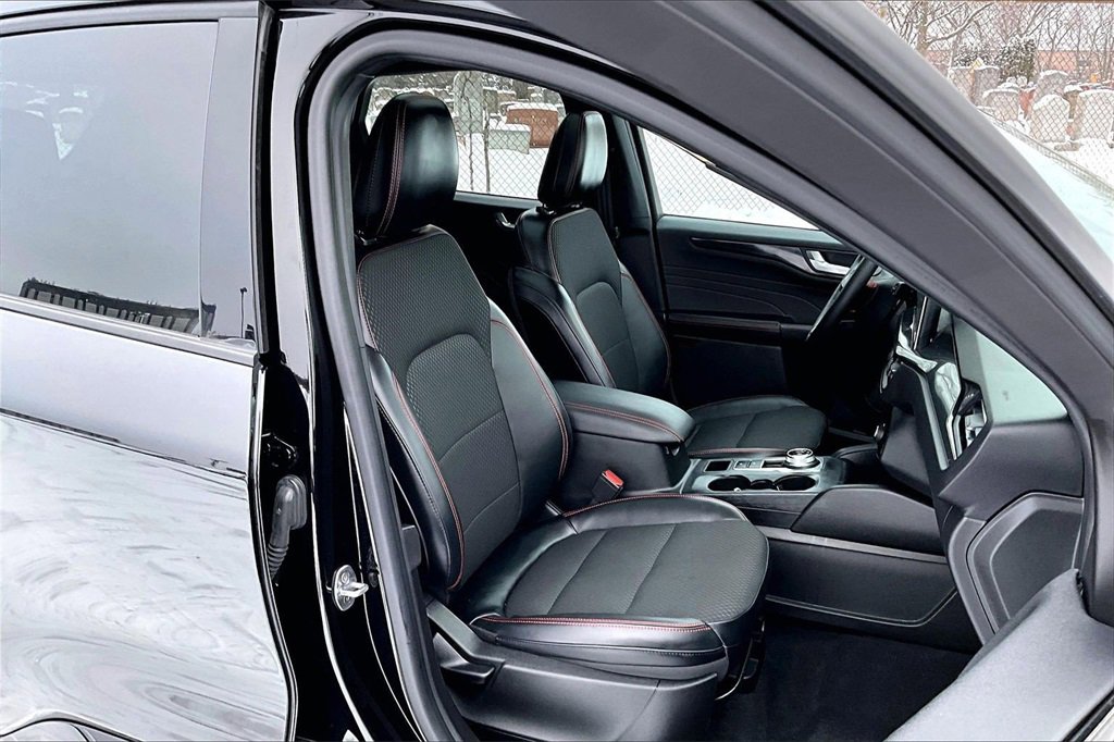 Certified 2023 Ford Escape ST-Line image 7