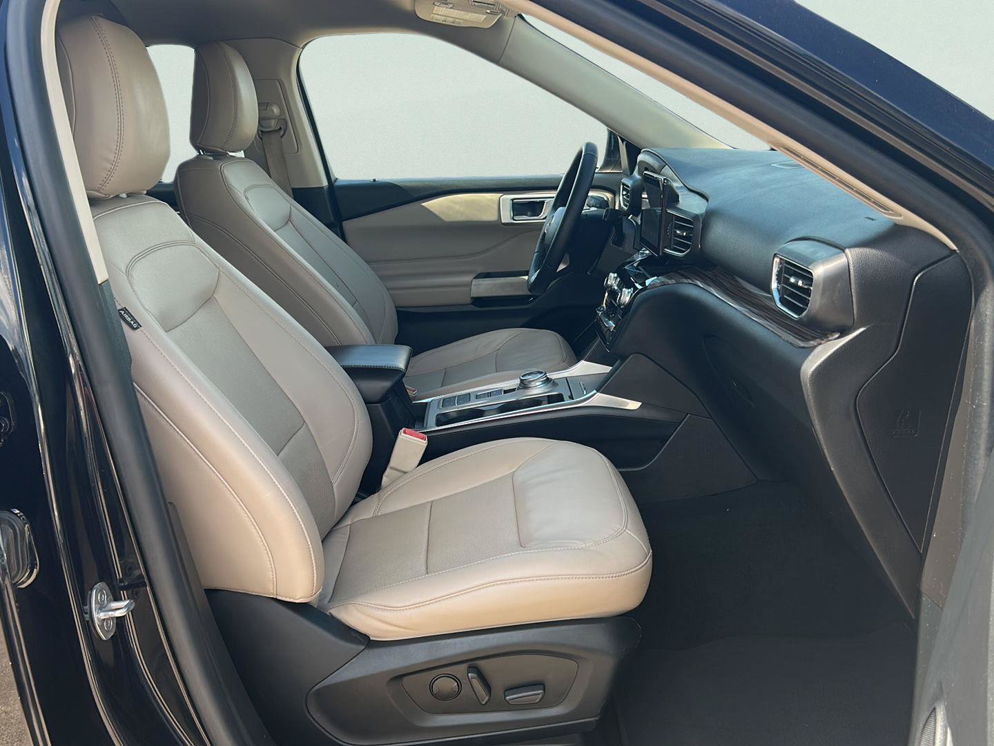 Certified 2022 Ford Explorer Limited RWD image 26